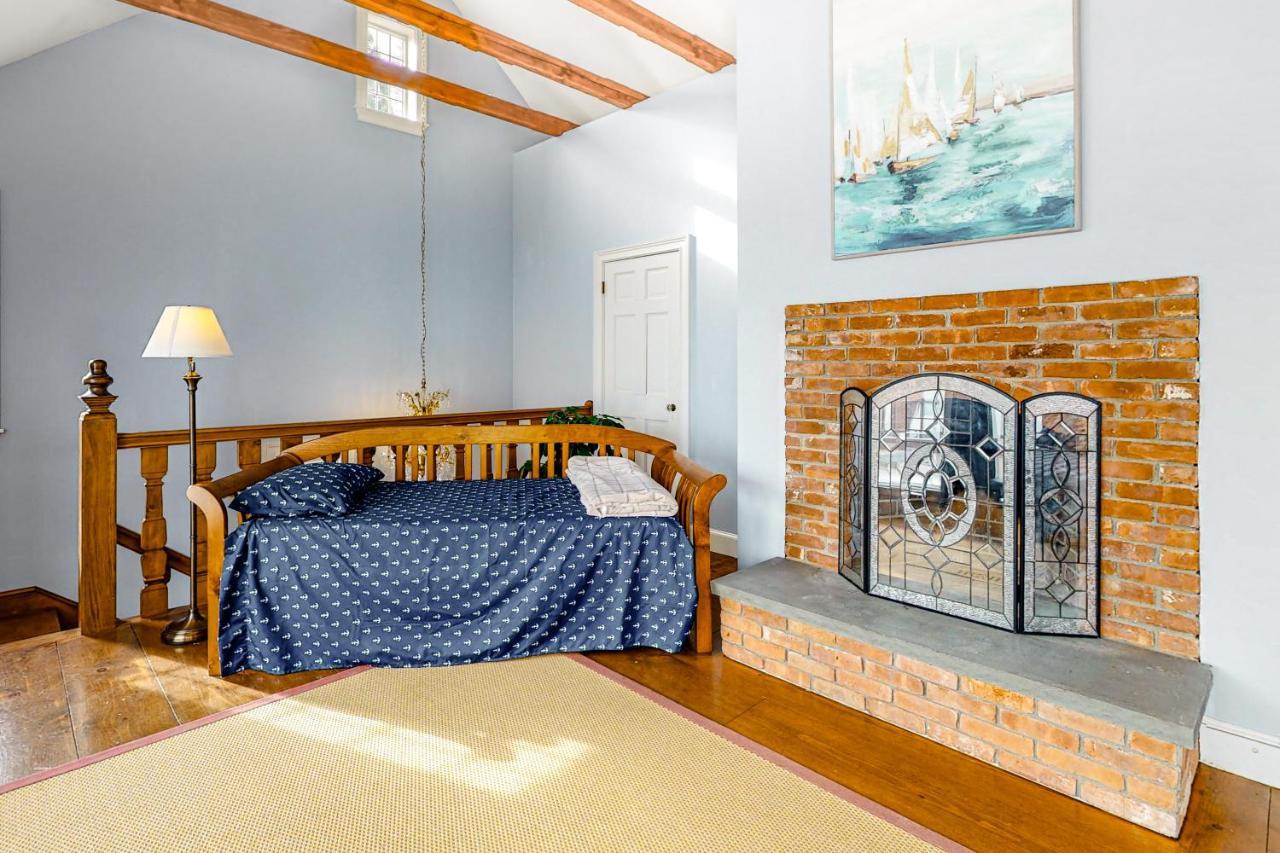 Point Radio Cottage Глостър Екстериор снимка
